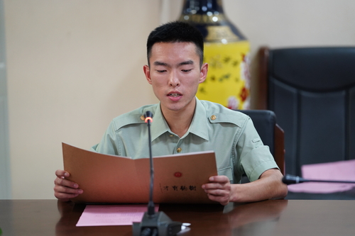 5.舞蹈系宋宇翔同学作为退伍士兵代表发言